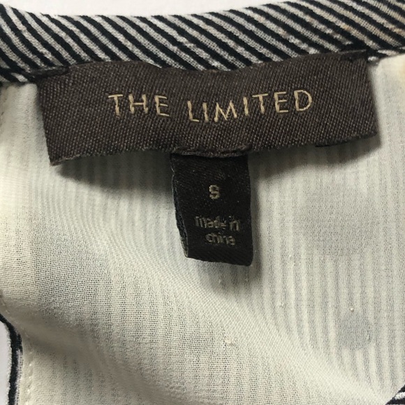 The Limited Size Small Sleeveless Gray Black Dot Ruffled Shirt - Picture 2 of 7